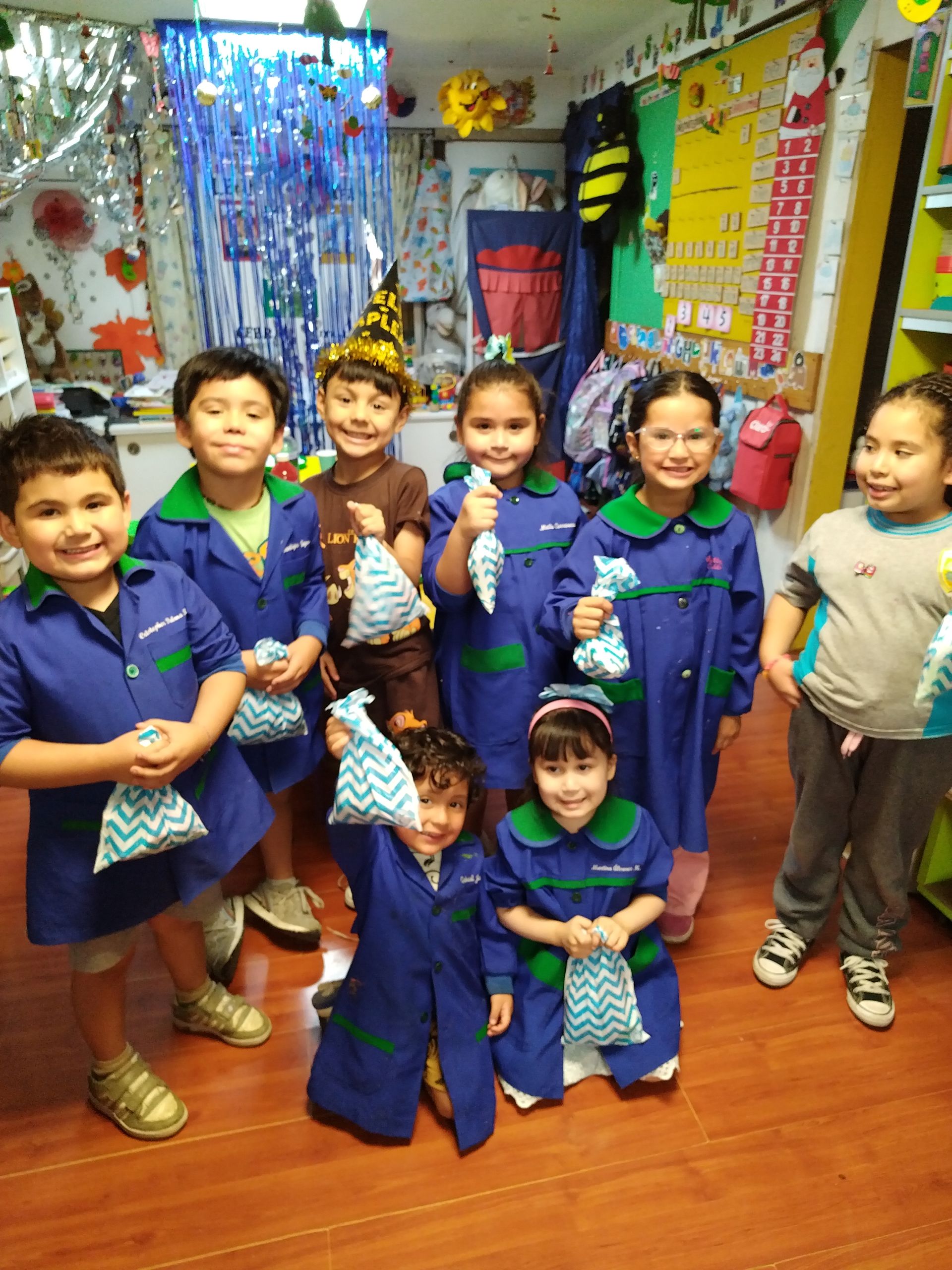 Niños en círculo: práctica de expresión oral para ganar seguridad al hablar en público